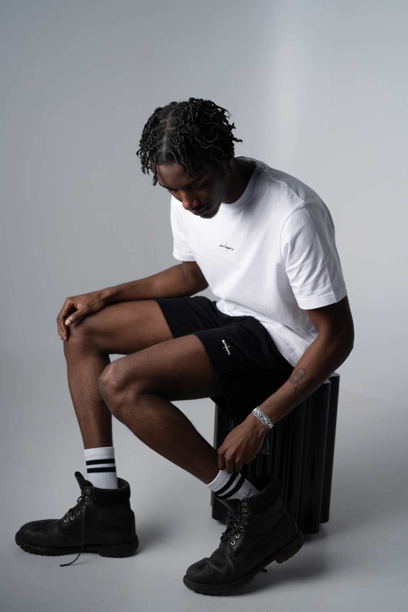 Short Monaco – Noir Intense 5 Short Monaco – Noir Intense 5
